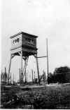 Uitkijktoren in het kamp Lckenwalde.jpg (44895 bytes)